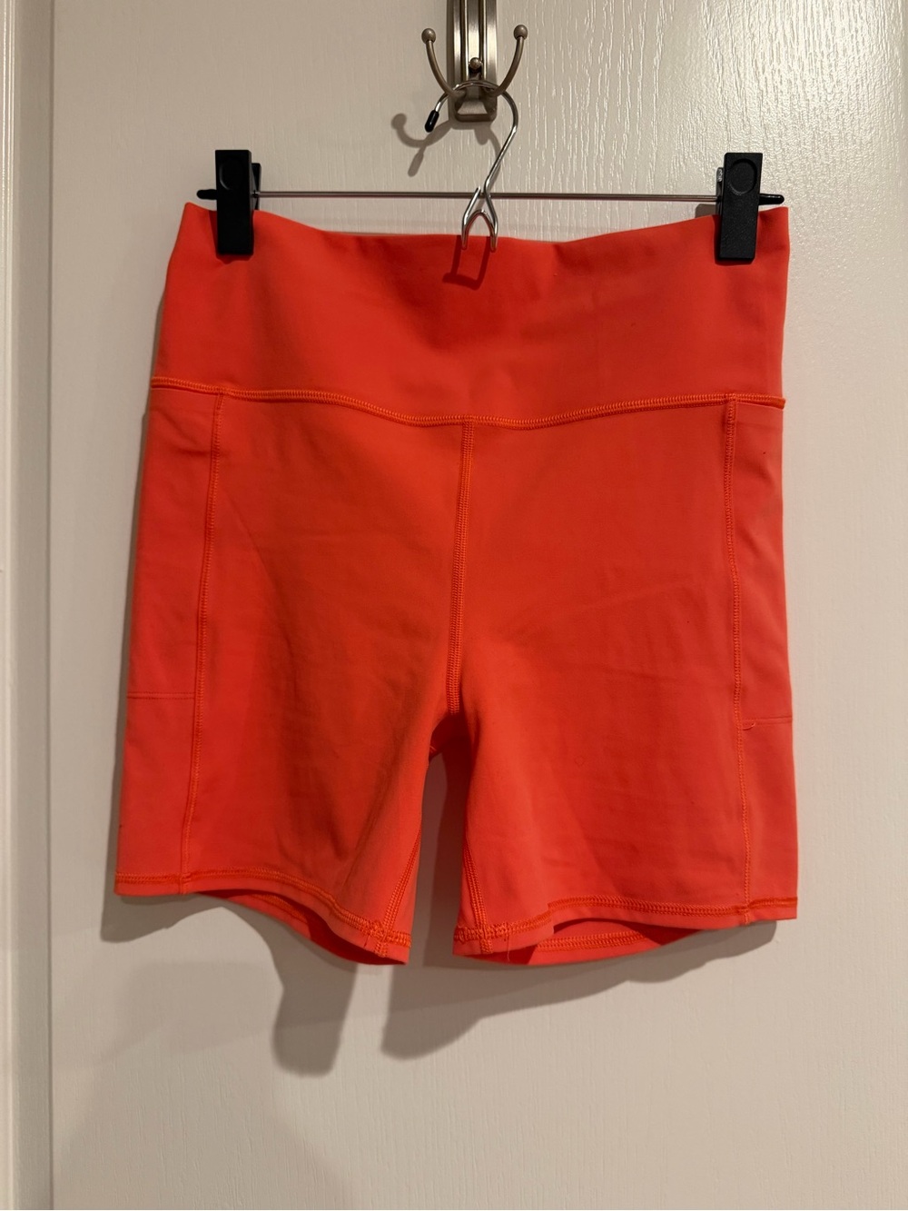 VUORI Studio Pocket Shorts in Bright Orange / Size Large /